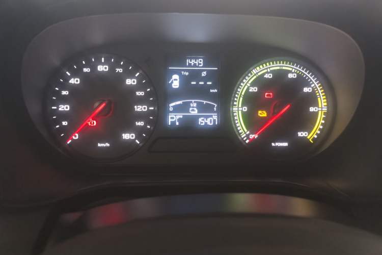 Used Roewe Clever 2022 311km QiQi BoBo Edition Odometer Close Up