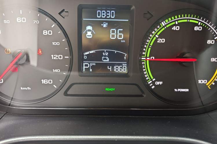 Used Roewe Clever 2022 311km QiQi BoBo Edition Odometer Close Up