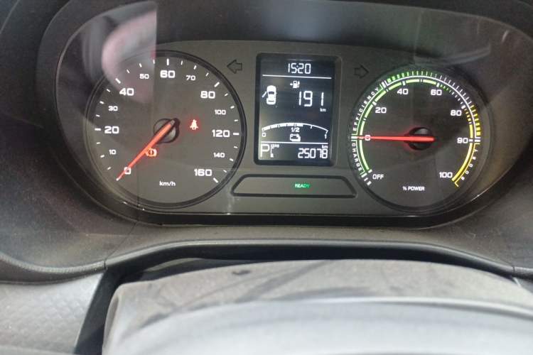Used Roewe Clever 2022 311km QiQi BoBo Edition Odometer Close Up