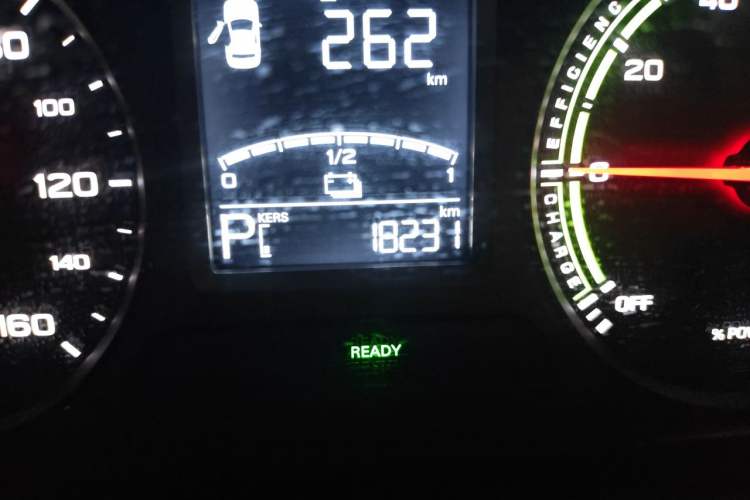 Used Roewe Clever 2022 311km QiQi BoBo Edition Odometer Close Up