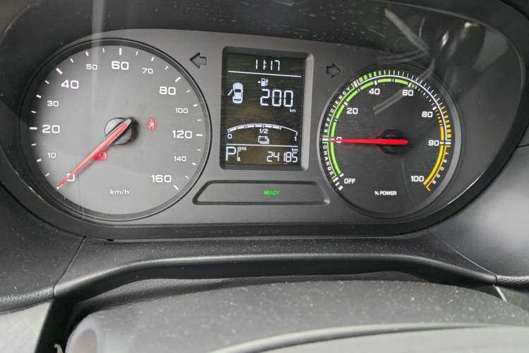 Used Roewe Clever 2022 311km QiQi BoBo Edition Odometer Close Up