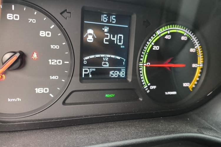 Used Roewe Clever 2022 311km QiQi BoBo Edition Odometer Close Up