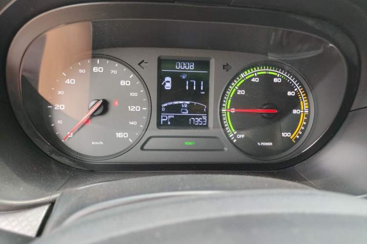 Used Roewe Clever 2022 311km QiQi BoBo Edition Odometer Close Up
