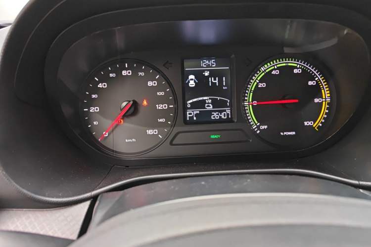 Used Roewe Clever 2022 311km QiQi BoBo Edition Odometer Close Up