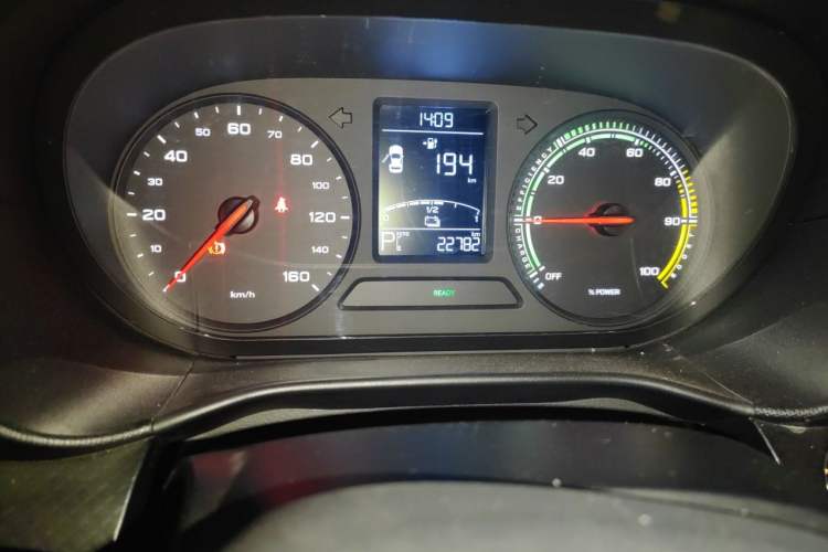 Used Roewe Clever 2022 311km QiQi BoBo Edition Odometer Close Up