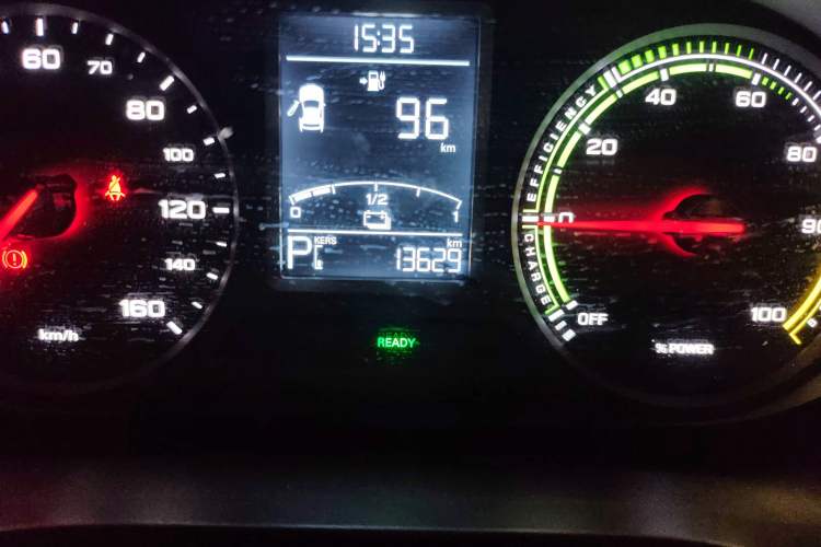 Used Roewe Clever 2022 311km QiQi BoBo Edition Odometer Close Up