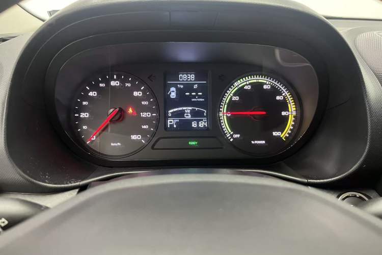 Used Roewe Clever 2022 311km QiQi BoBo Edition Odometer Close Up