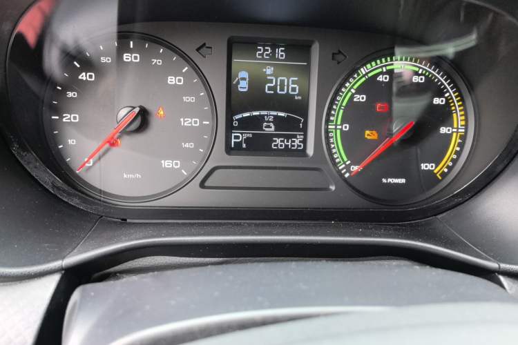 Used Roewe Clever 2022 311km QiQi BoBo Edition Odometer Close Up