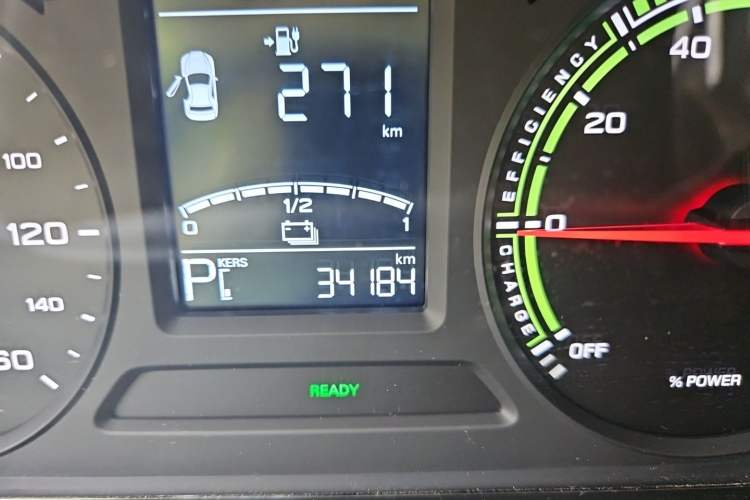 Used Roewe Clever 2022 311km QiQi BoBo Edition Odometer Close Up