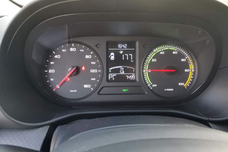 Used Roewe Clever 2022 311km QiQi BoBo Edition Odometer Close Up