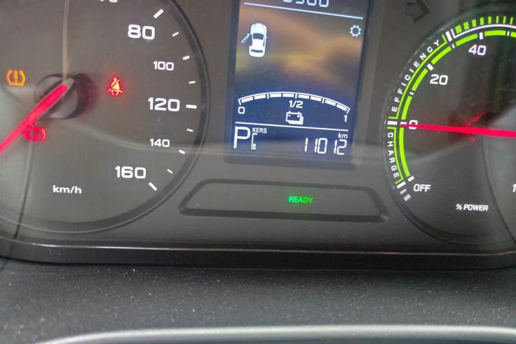 Used Roewe Clever 2022 311km QiQi BoBo Edition Odometer Close Up