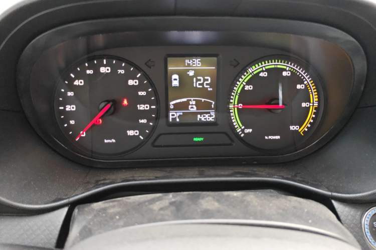Used Roewe Clever 2022 311km QiQi BoBo Edition Odometer Close Up