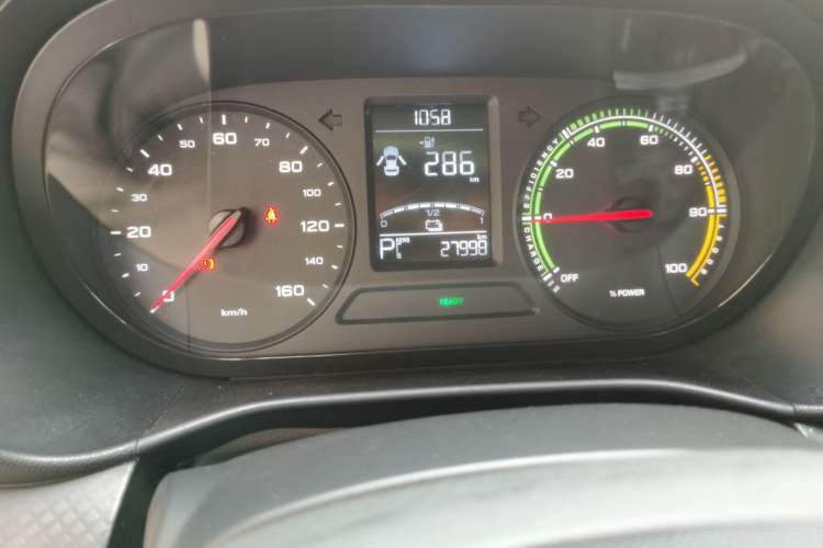 Used Roewe Clever 2022 311km QiQi BoBo Edition Odometer Close Up
