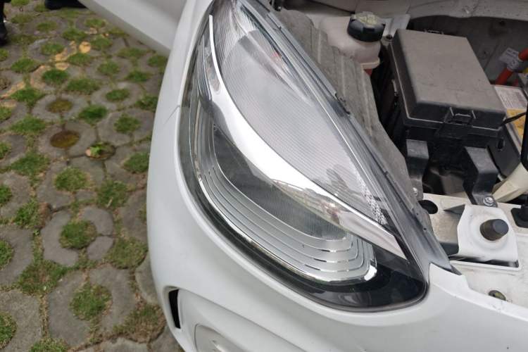 Used Roewe Clever 2022 311km QiQi BoBo Edition Right Front Headlight