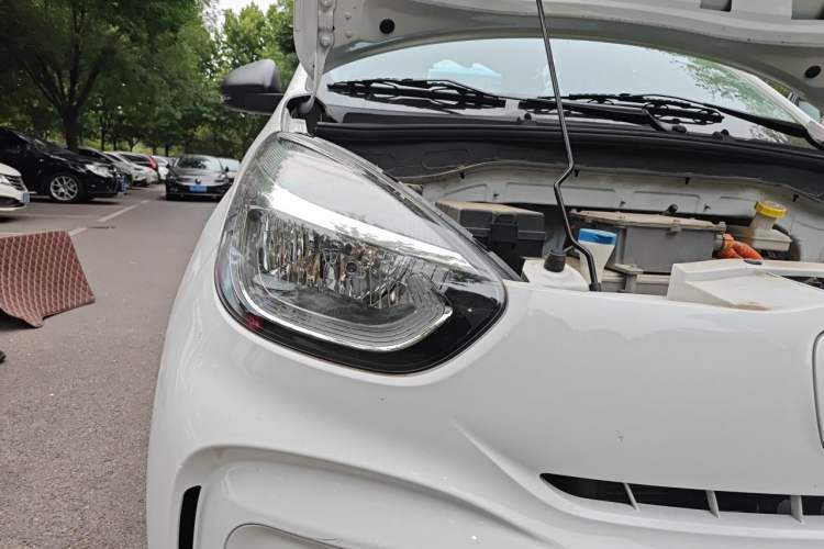 Used Roewe Clever 2022 311km QiQi BoBo Edition Right Front Headlight
