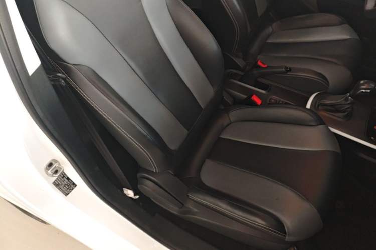 Used Roewe Clever 2022 311km QiQi BoBo Edition Right Front Seat