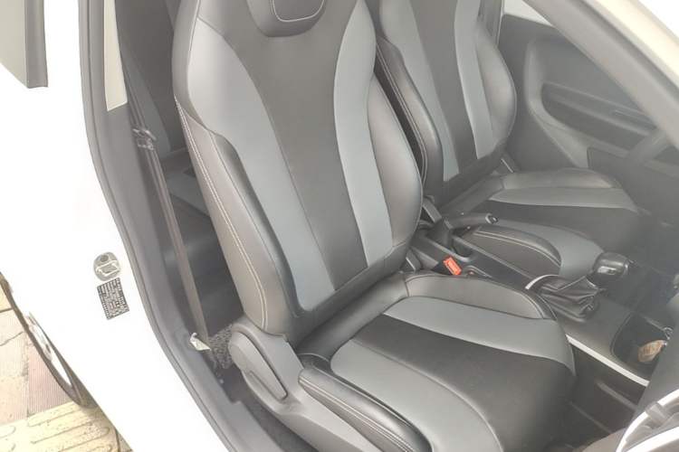 Used Roewe Clever 2022 311km QiQi BoBo Edition Right Front Seat
