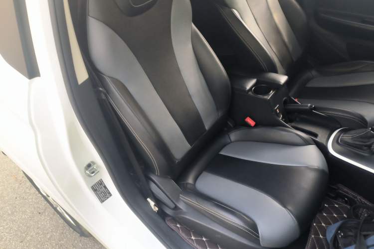 Used Roewe Clever 2022 311km QiQi BoBo Edition Right Front Seat