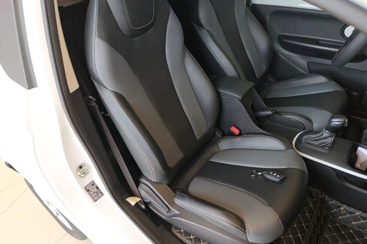 Used Roewe Clever 2022 311km QiQi BoBo Edition Right Front Seat