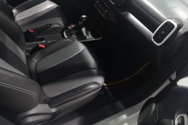 Used Roewe Clever 2022 311km QiQi BoBo Edition Right Front Seat