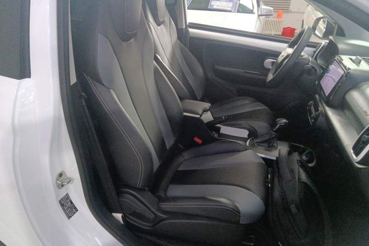 Used Roewe Clever 2022 311km QiQi BoBo Edition Right Front Seat