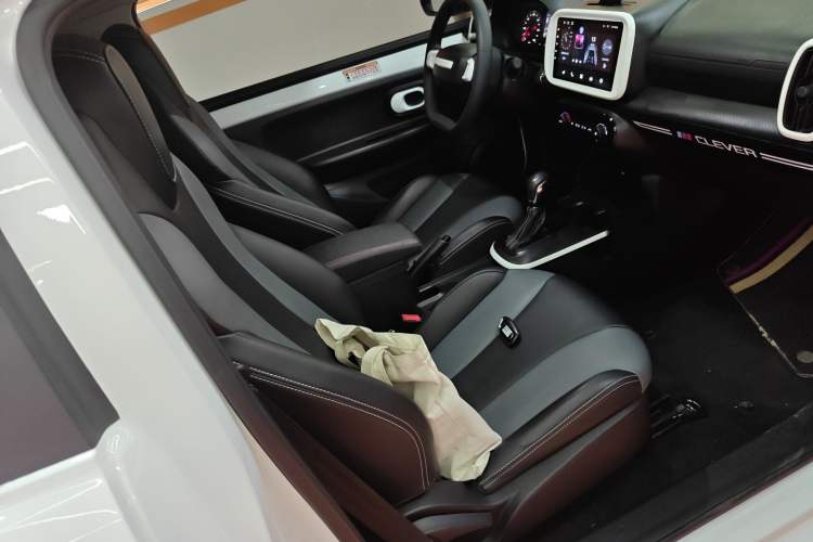 Used Roewe Clever 2022 311km QiQi BoBo Edition Right Front Seat
