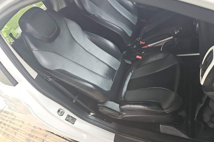 Used Roewe Clever 2022 311km QiQi BoBo Edition Right Front Seat