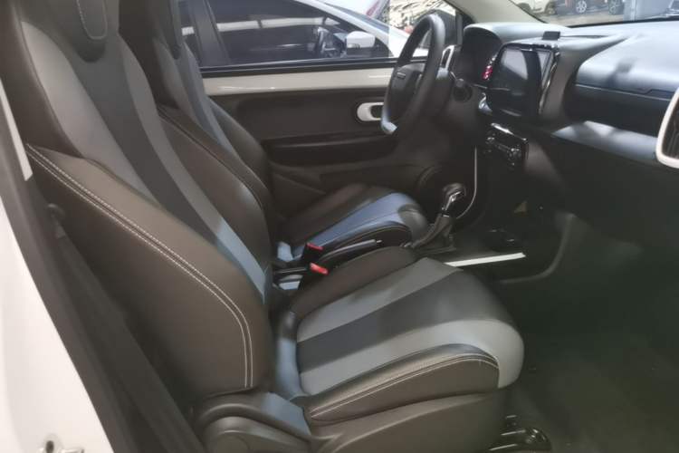 Used Roewe Clever 2022 311km QiQi BoBo Edition Right Front Seat