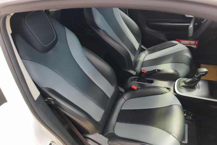 Used Roewe Clever 2022 311km QiQi BoBo Edition Right Front Seat