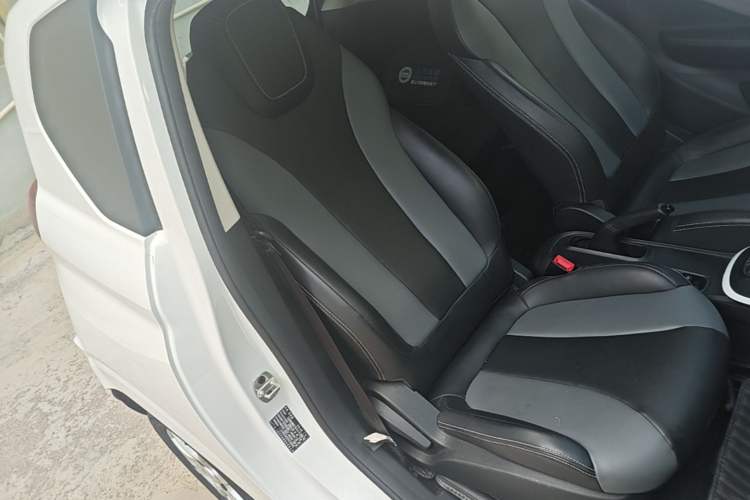 Used Roewe Clever 2022 311km QiQi BoBo Edition Right Front Seat