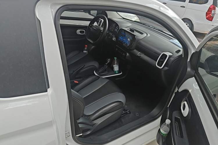 Used Roewe Clever 2022 311km QiQi BoBo Edition Right Front Seat