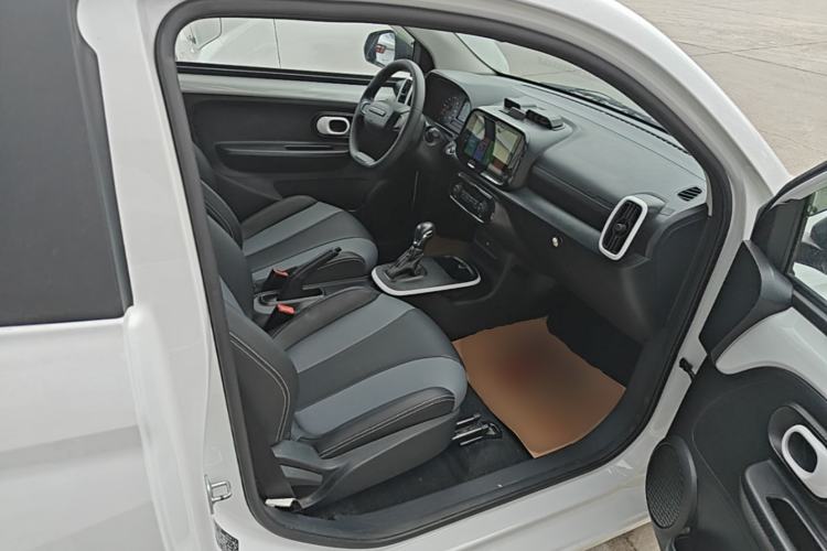 Used Roewe Clever 2022 311km QiQi BoBo Edition Right Front Seat
