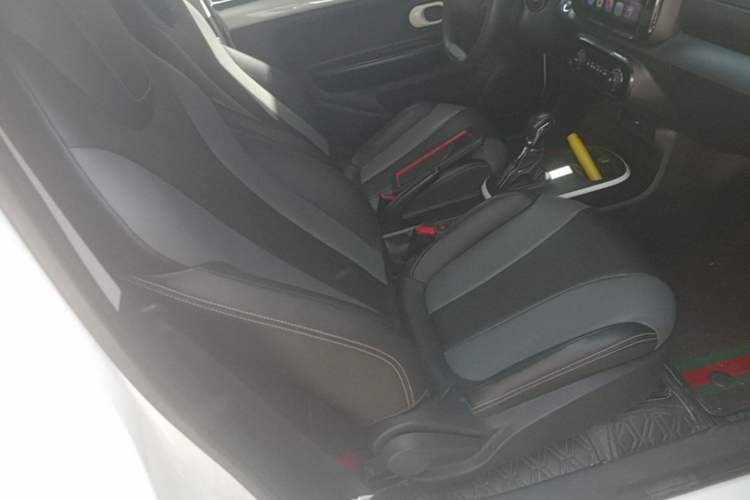 Used Roewe Clever 2022 311km QiQi BoBo Edition Right Front Seat