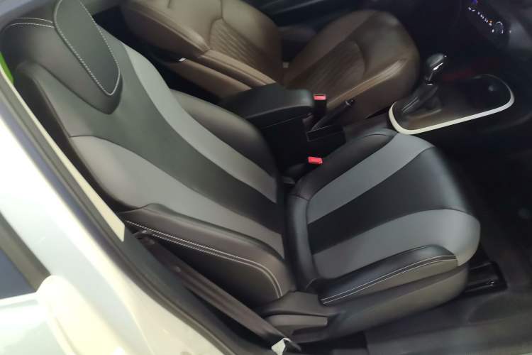 Used Roewe Clever 2022 311km QiQi BoBo Edition Right Front Seat