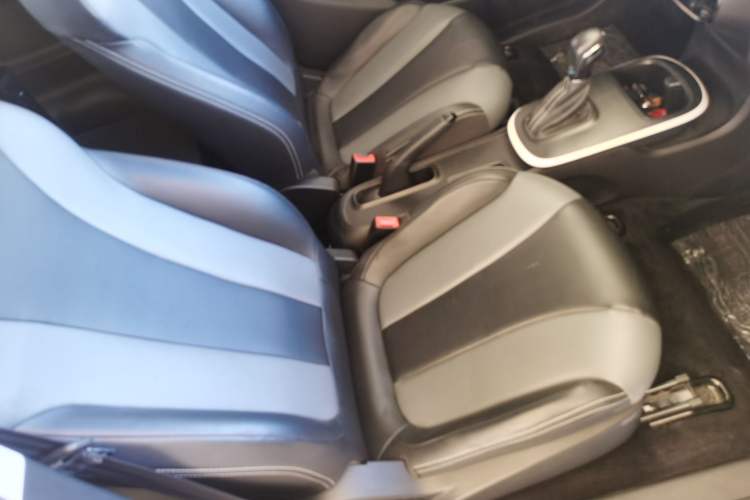 Used Roewe Clever 2022 311km QiQi BoBo Edition Right Front Seat