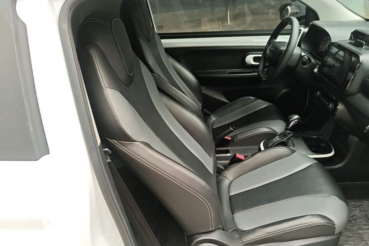 Used Roewe Clever 2022 311km QiQi BoBo Edition Right Front Seat