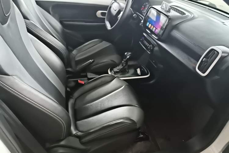 Used Roewe Clever 2022 311km QiQi BoBo Edition Right Front Seat
