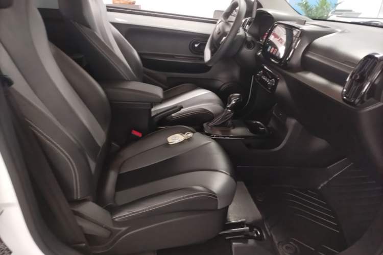 Used Roewe Clever 2022 311km QiQi BoBo Edition Right Front Seat