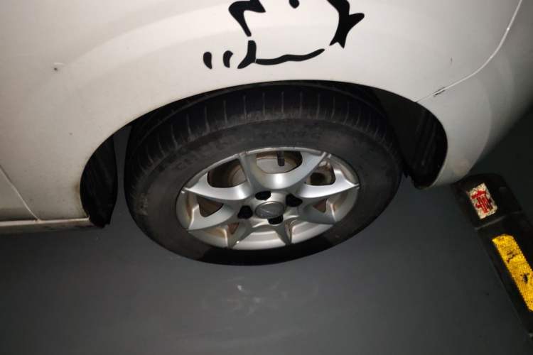Used Roewe Clever 2022 311km QiQi BoBo Edition Right Front Wheel Hub