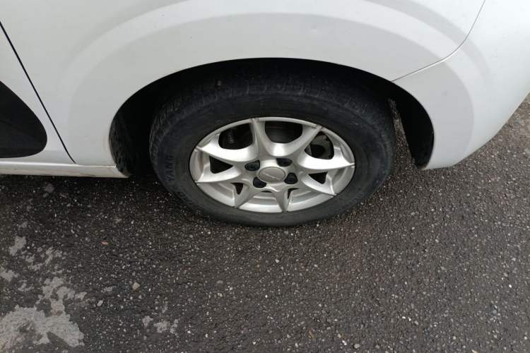 Used Roewe Clever 2022 311km QiQi BoBo Edition Right Front Wheel Hub