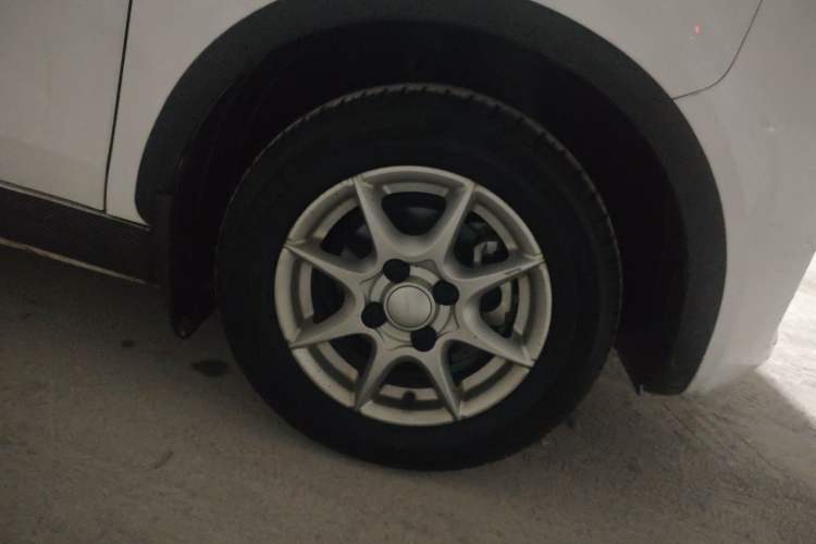 Used Roewe Clever 2022 311km QiQi BoBo Edition Right Front Wheel Hub
