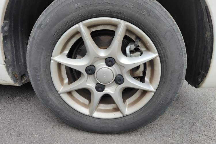 Used Roewe Clever 2022 311km QiQi BoBo Edition Right Front Wheel Hub
