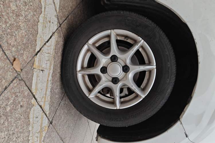 Used Roewe Clever 2022 311km QiQi BoBo Edition Right Front Wheel Hub