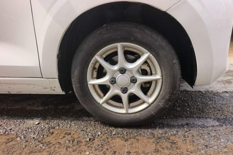 Used Roewe Clever 2022 311km QiQi BoBo Edition Right Front Wheel Hub