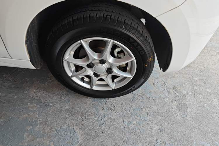 Used Roewe Clever 2022 311km QiQi BoBo Edition Right Front Wheel Hub