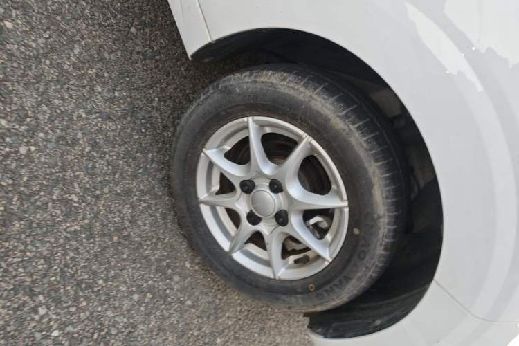 Used Roewe Clever 2022 311km QiQi BoBo Edition Right Front Wheel Hub