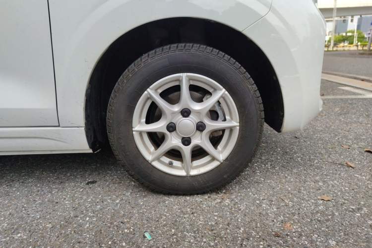 Used Roewe Clever 2022 311km QiQi BoBo Edition Right Front Wheel Hub