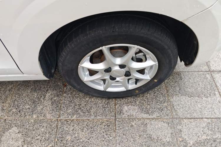 Used Roewe Clever 2022 311km QiQi BoBo Edition Right Front Wheel Hub