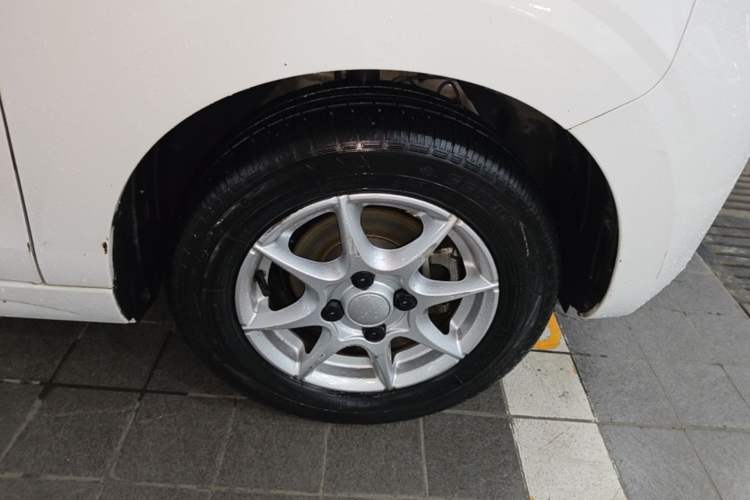 Used Roewe Clever 2022 311km QiQi BoBo Edition Right Front Wheel Hub