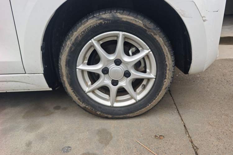 Used Roewe Clever 2022 311km QiQi BoBo Edition Right Front Wheel Hub